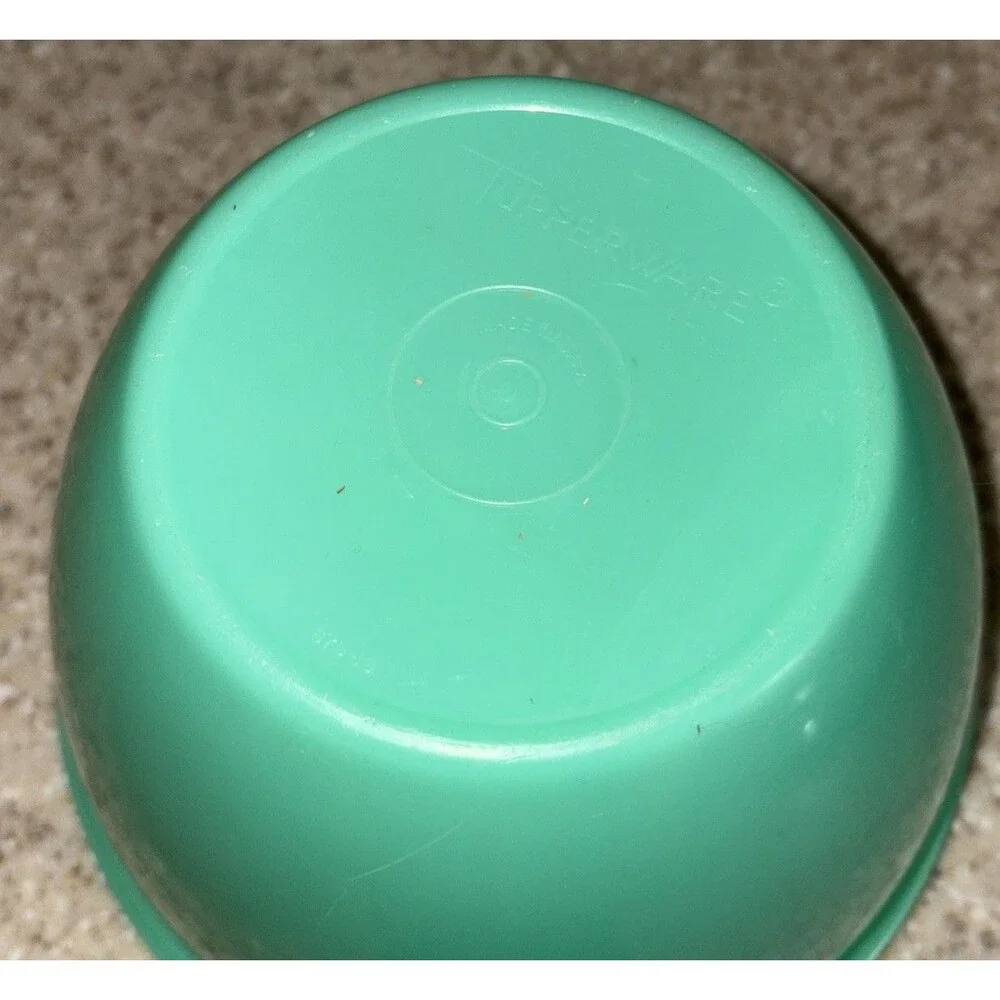 Vintage Tupperware Jadeite Green Lettuce Keeper & Spike USA #679-29 Excellent